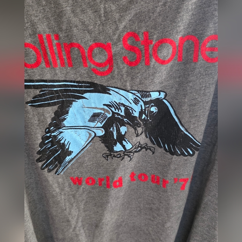 True Craft Gray Tank Top with Red and Blue Graphic Rolling Stones - Picture 3 of 4